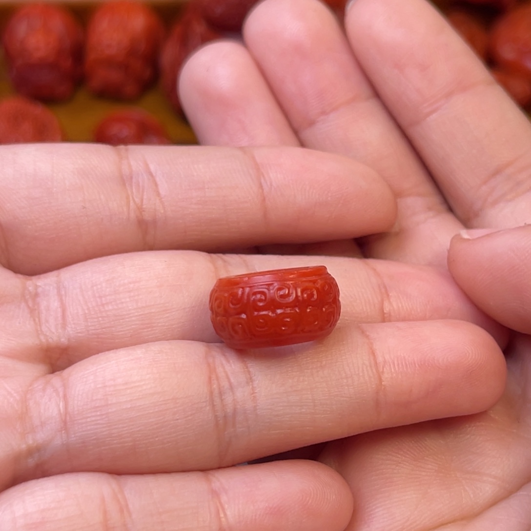 逢***中南红玛瑙未镶嵌川料瓦西回纹跑环8➕内径