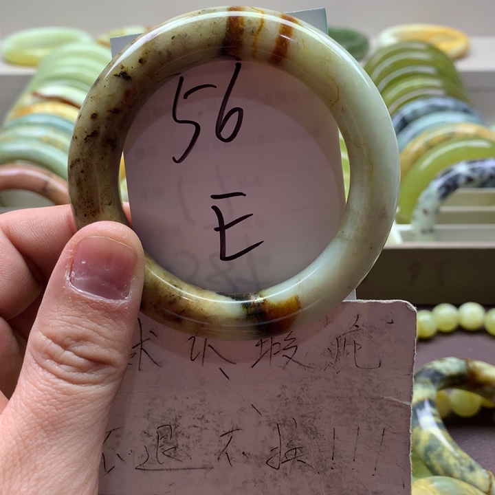 蛇纹石玉手镯未镶嵌