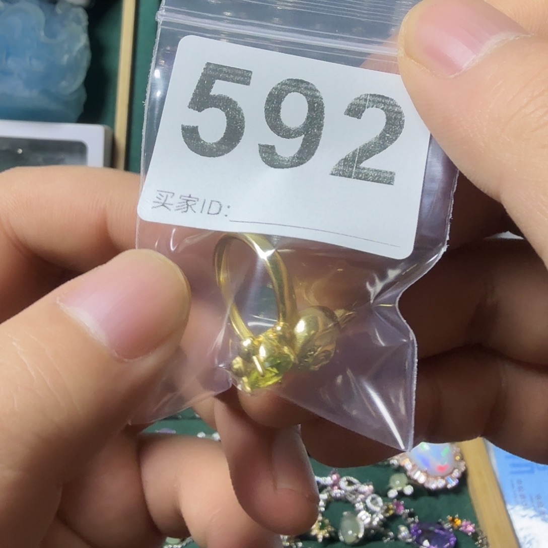 虹***家戒指橄榄石银S925镶嵌