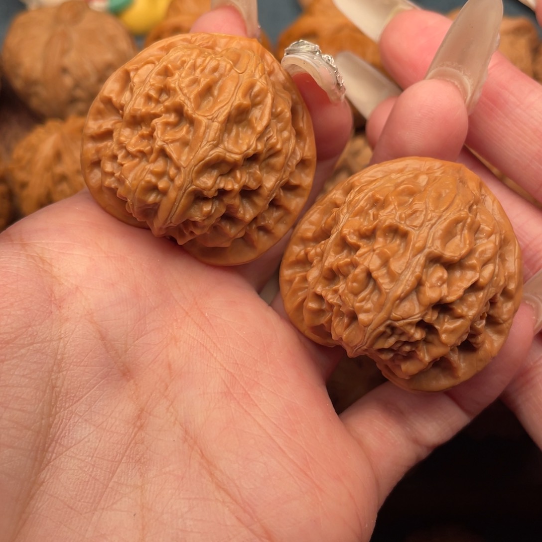 文玩核桃把件红皮桃心宫灯38.5