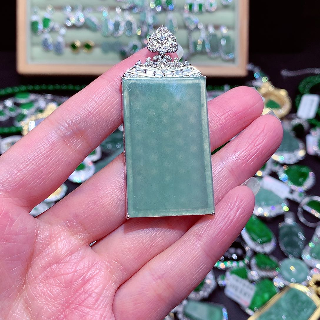 【闪购商品】翡翠吊坠(不含链)未镶嵌
