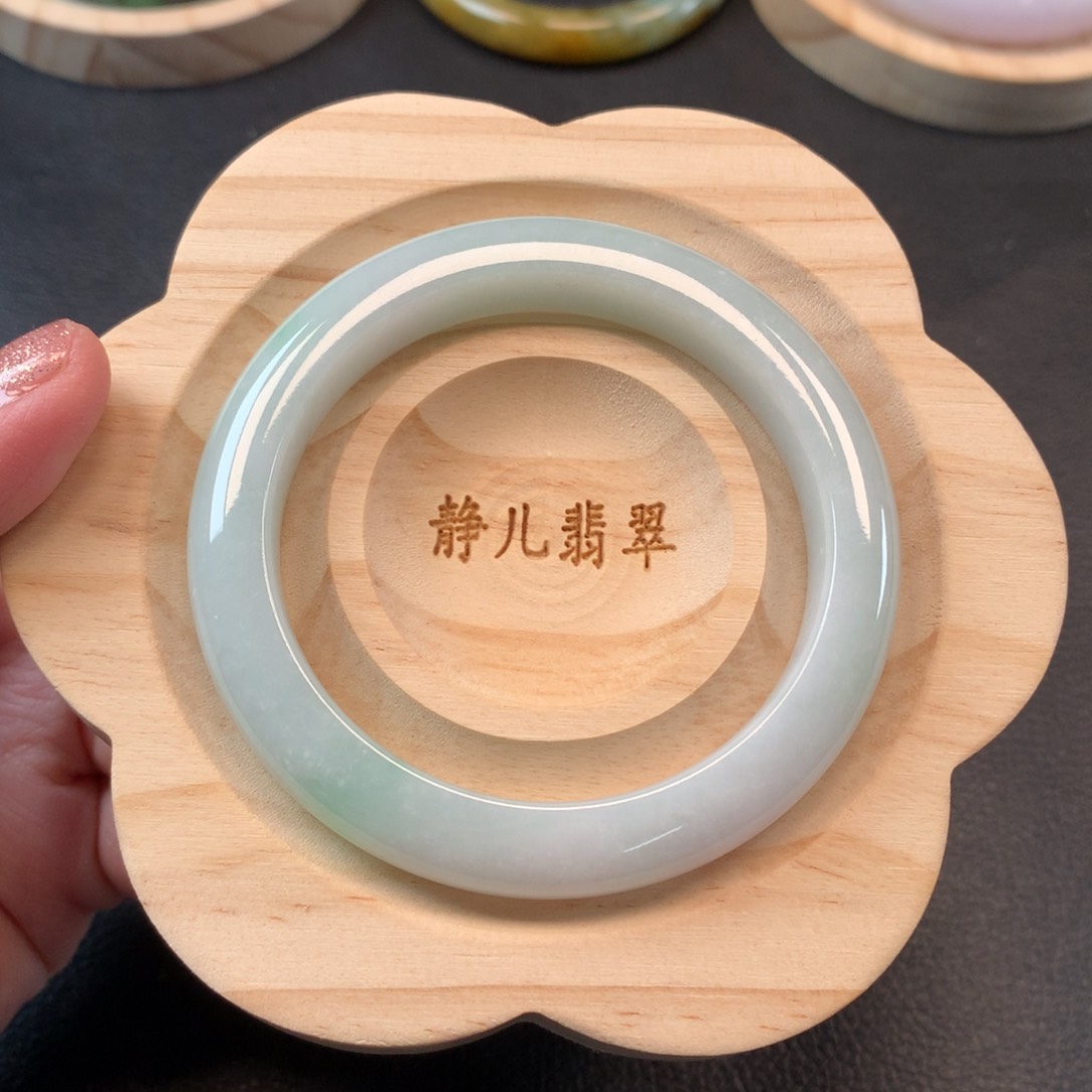 翡翠手镯未镶嵌54圈口