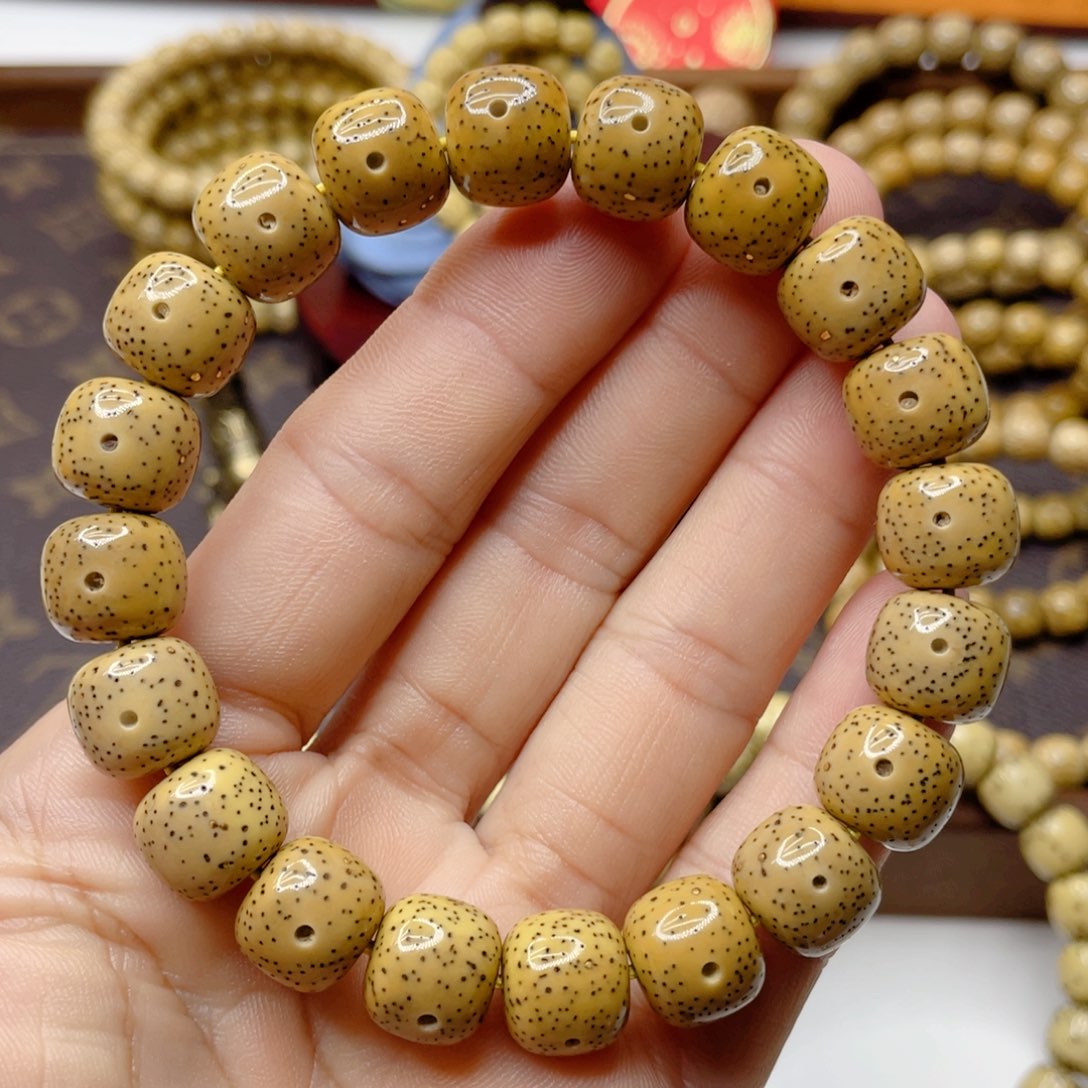 星月菩提手串原生态顺白针尖星鸡油黄卡11.5
