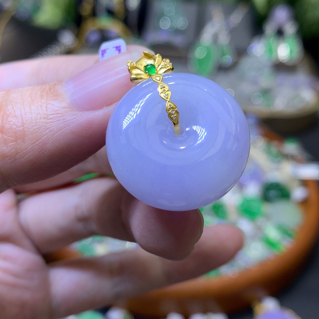 颈饰18K金镶嵌翡翠