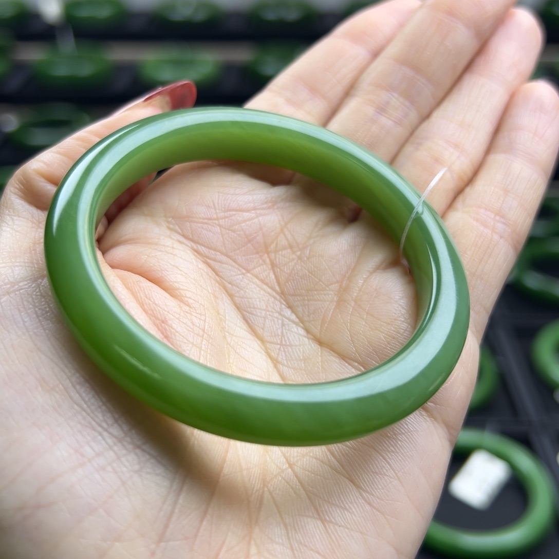 和田玉（碧玉）未镶嵌手镯