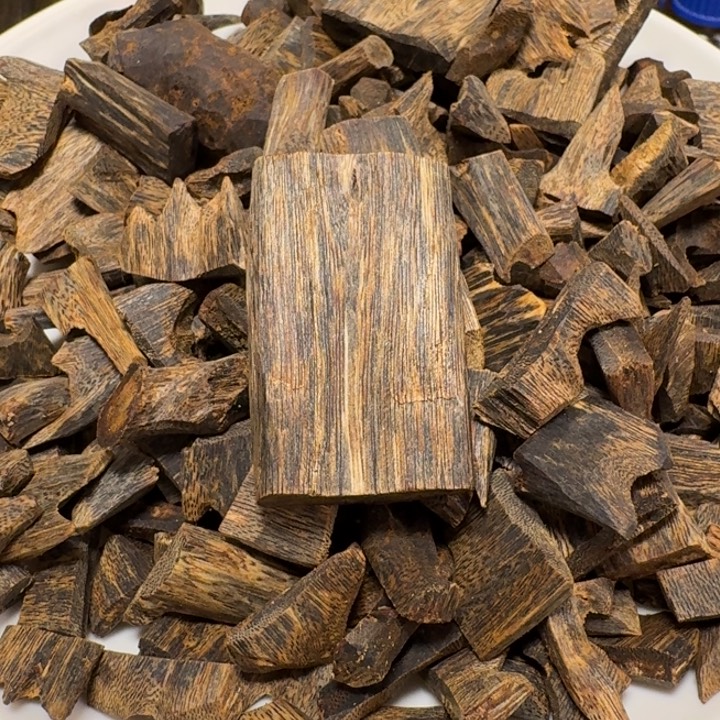 ᴹ***ì沉香沉香碎屑棋楠老乌身原叶树心油牌块料11克