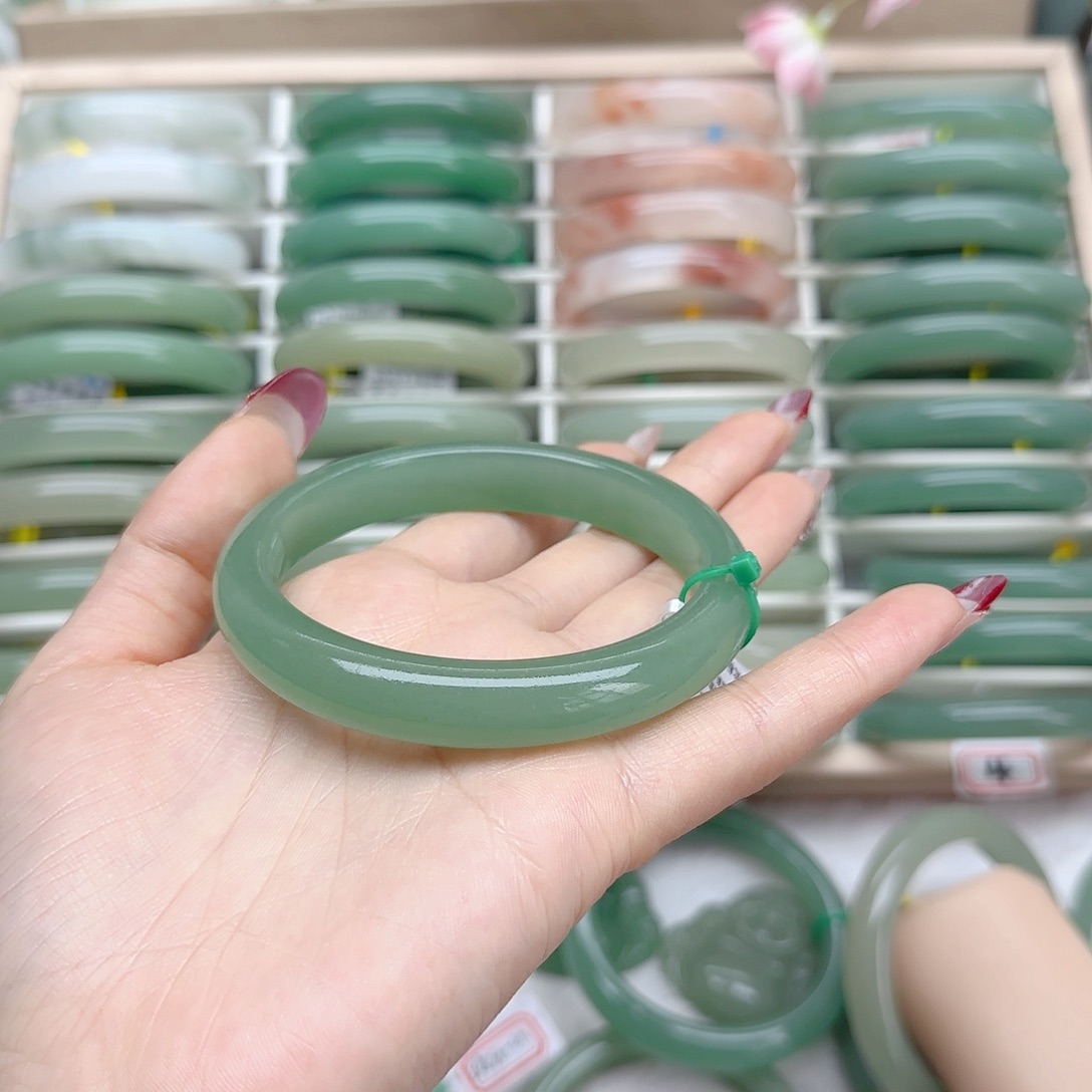 石英质玉手镯未镶嵌64口径