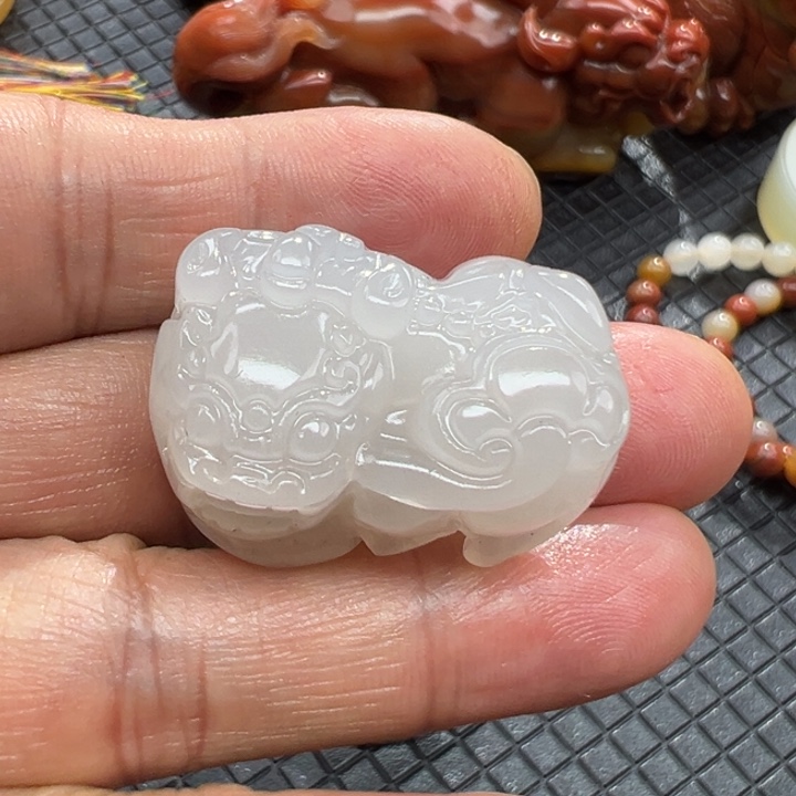 石英质玉（黄龙玉）颈饰未镶嵌