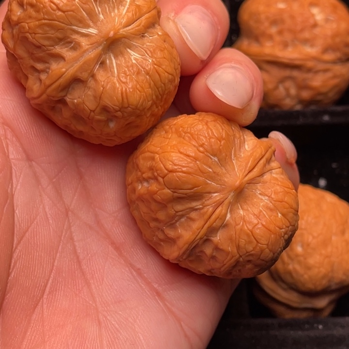 文玩核桃把件秦岭野生核桃