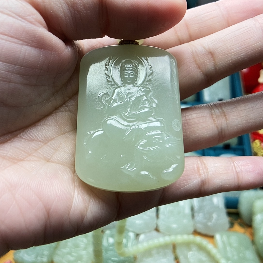 和田玉颈饰未镶嵌浩**边