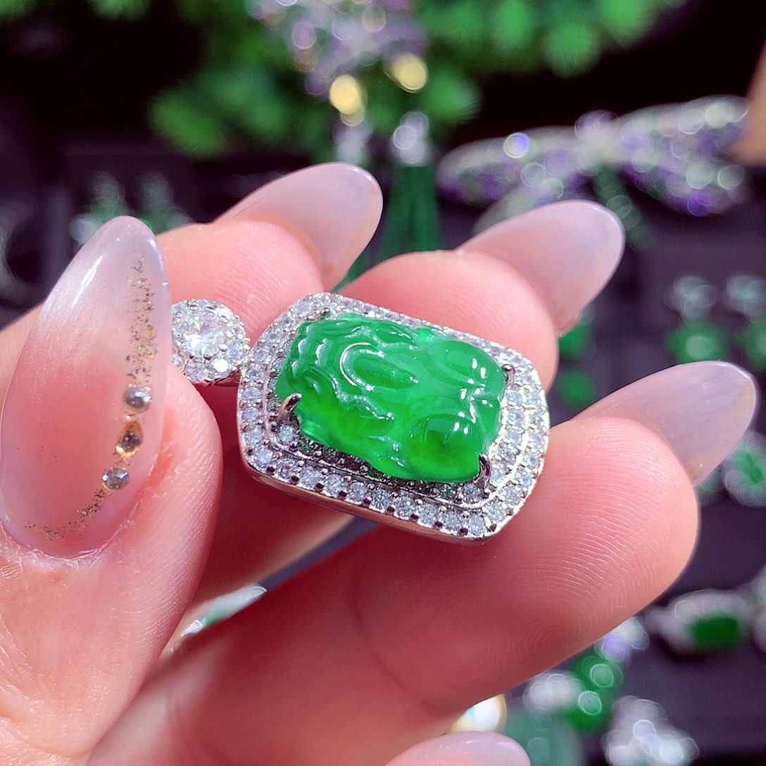 颈饰未镶嵌翡翠天然