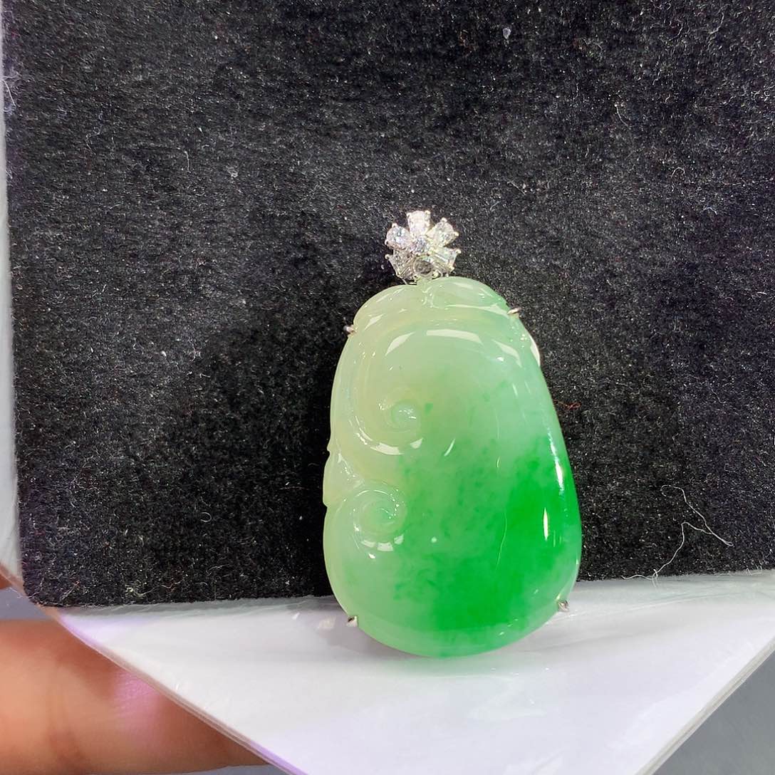 翡翠吊坠(赠链)18K金镶嵌