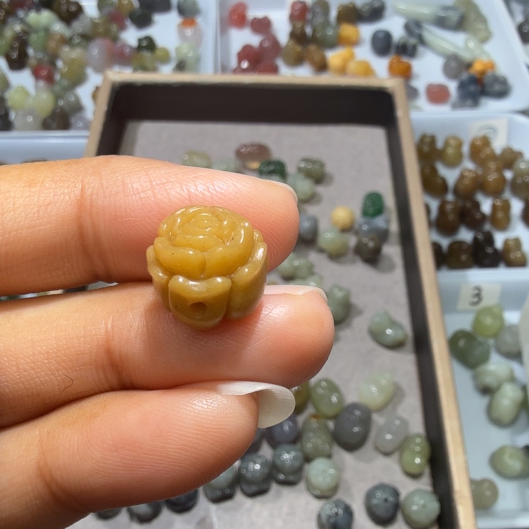 和田玉未镶嵌珠宝奇石