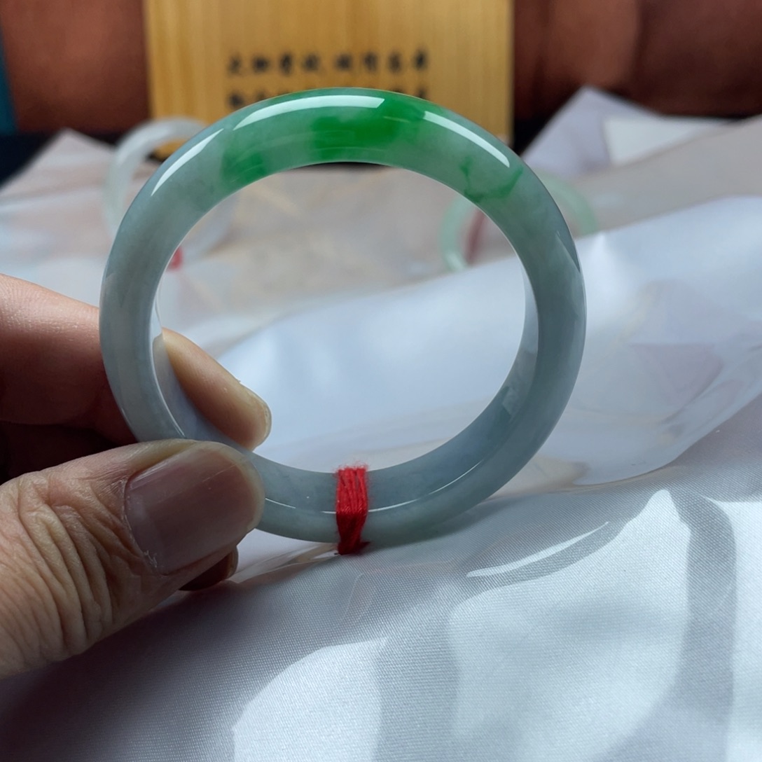 翡翠手镯未镶嵌53.3烟紫底飘辣阳绿