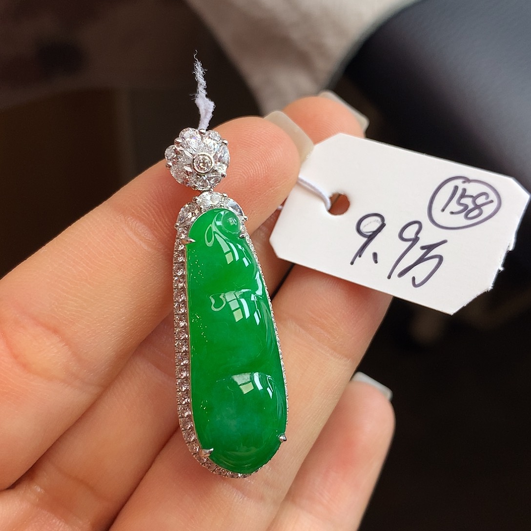 翡翠未镶嵌颈饰辣绿福豆