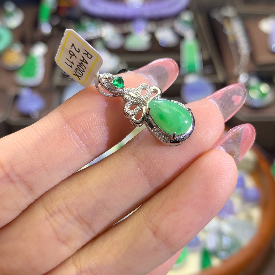 翡翠颈饰银S925镶嵌翡翠