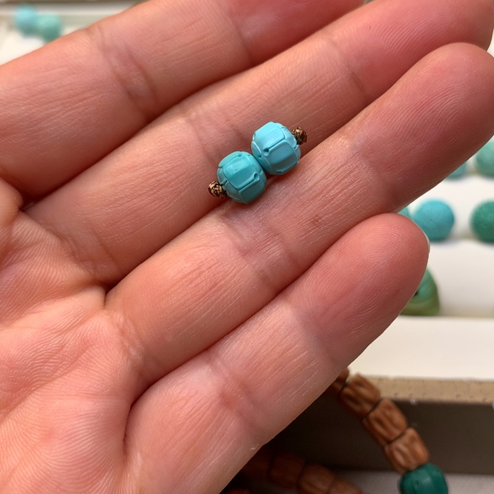 绿松石未镶嵌颈饰