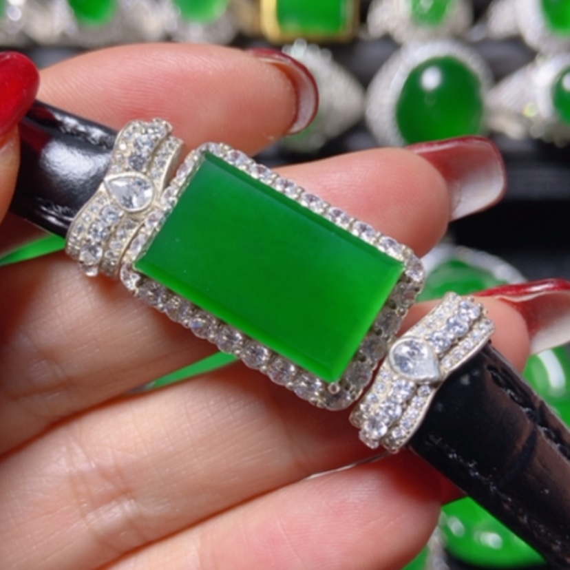 【闪购商品】翡翠颈饰银S925镶嵌翡翠