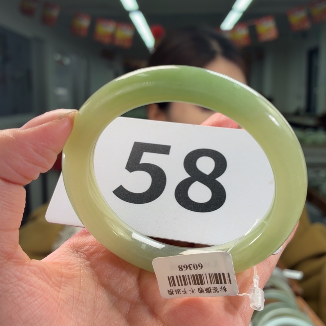 和田玉未镶嵌手镯小*