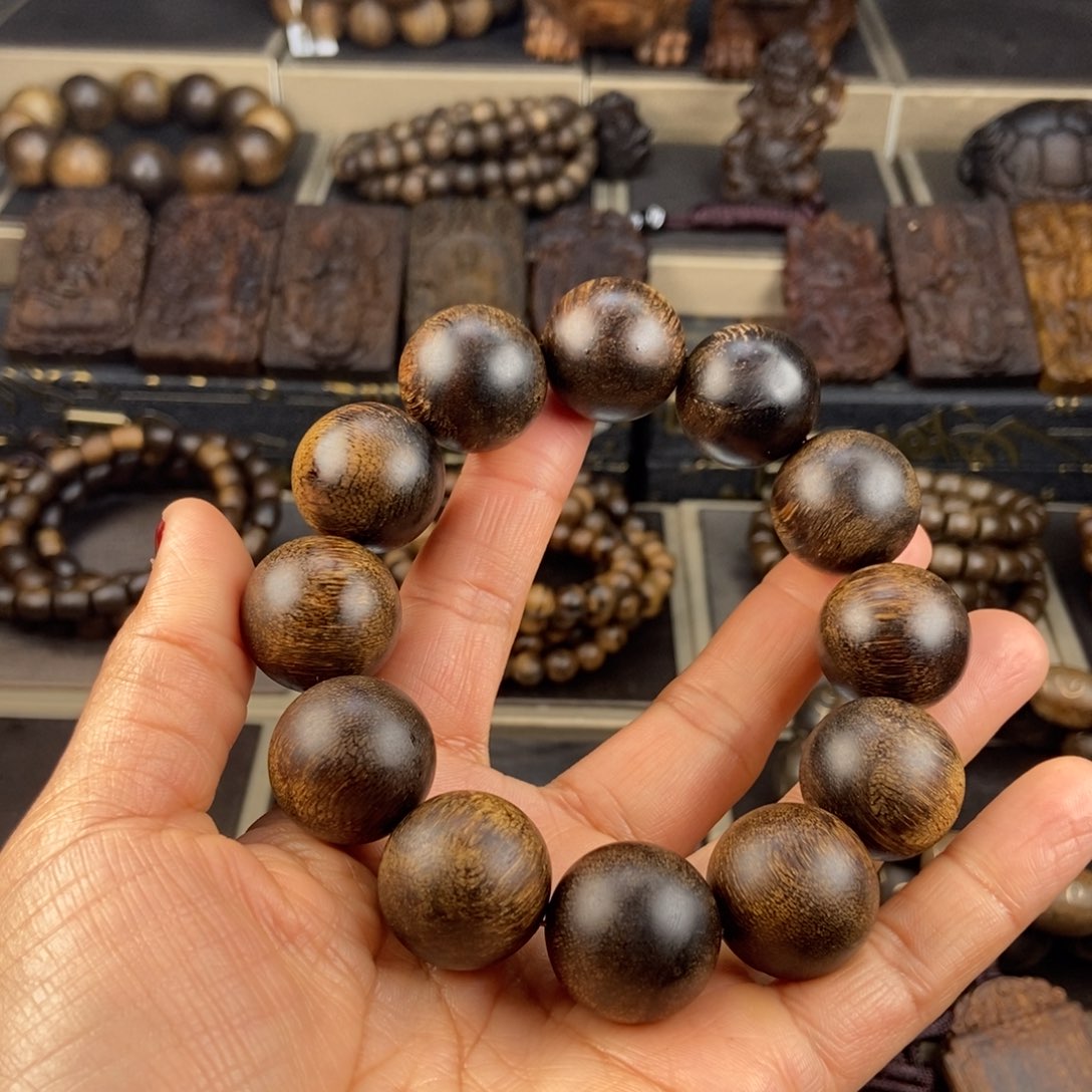 沉香手串丰****家越南芽庄白棋玉化留疤