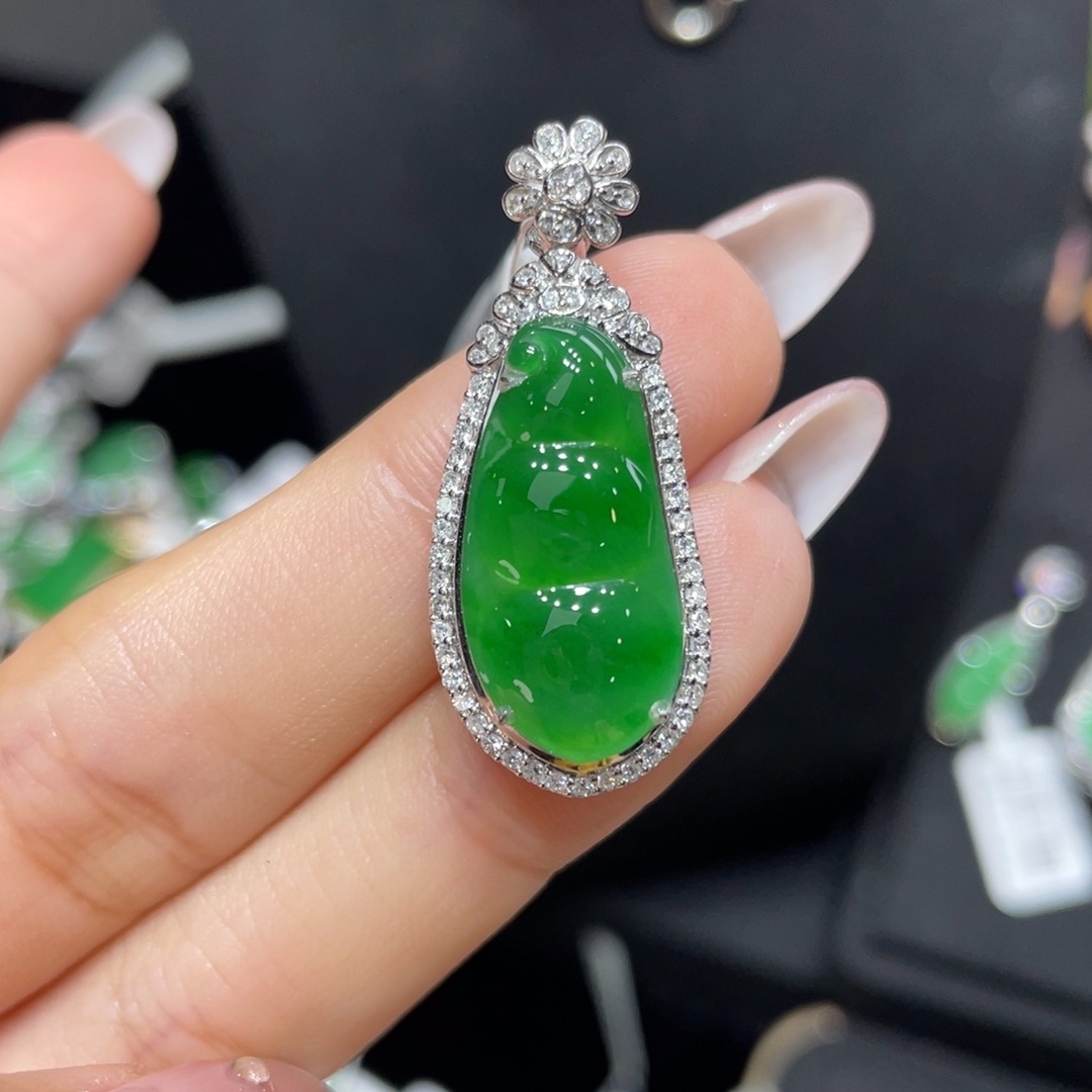 翡翠颈饰18K金镶嵌天然缅甸翡翠a货