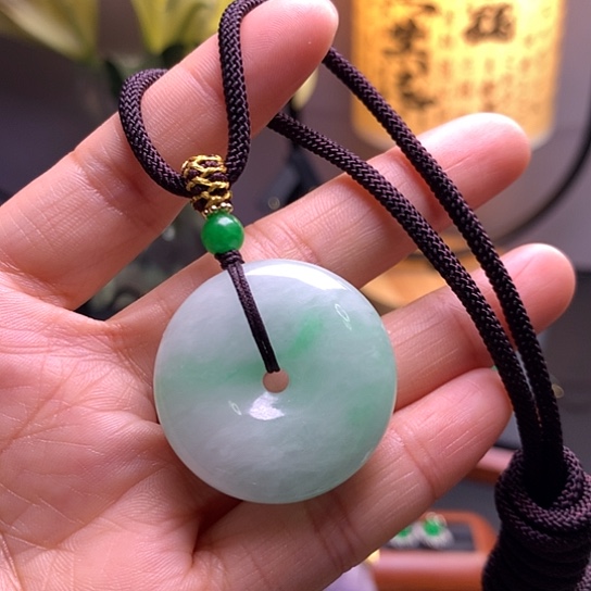 翡翠未镶嵌吊坠(赠链)
