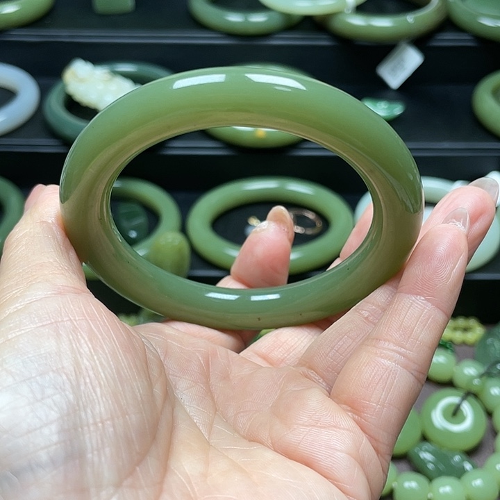 永***恒和田玉未镶嵌手镯