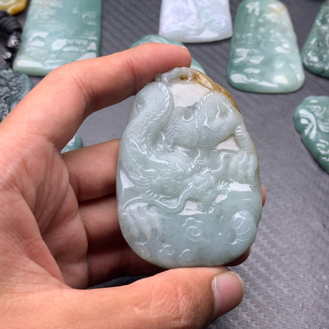 肖***曲翡翠未镶嵌颈饰缅甸天然翡翠a货