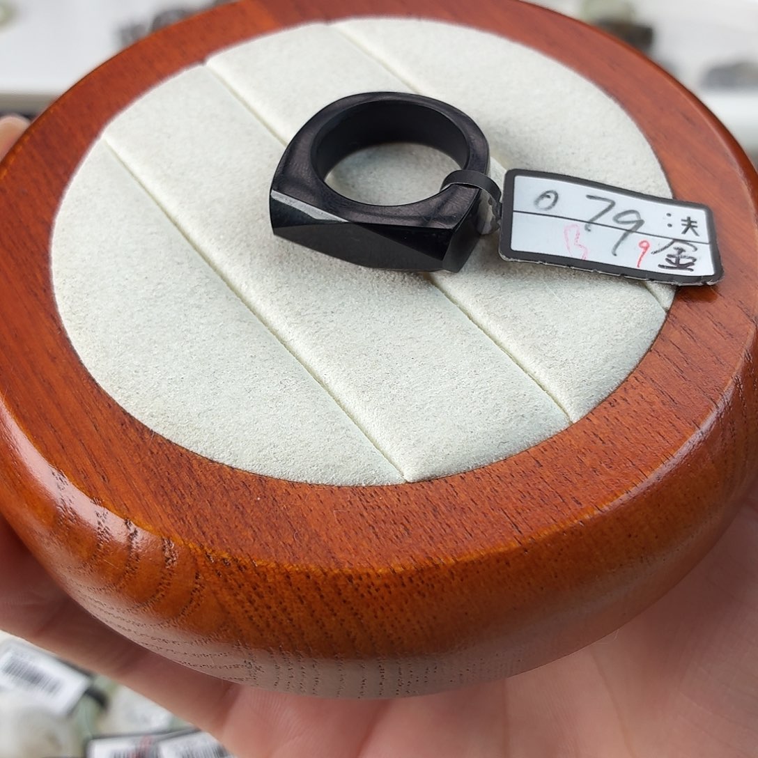 和田玉未镶嵌戒指Q80黑马鞍内径17.1