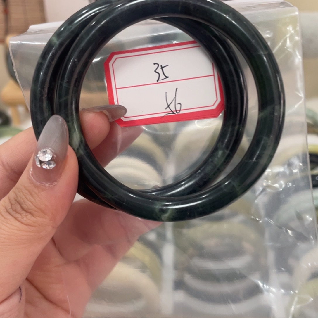 蛇纹石玉手镯未镶嵌