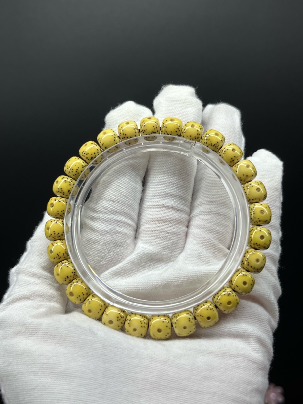 石玉料骨瓷白大眼睛8x7桶珠，打底好，原生态星月菩提，一物一图