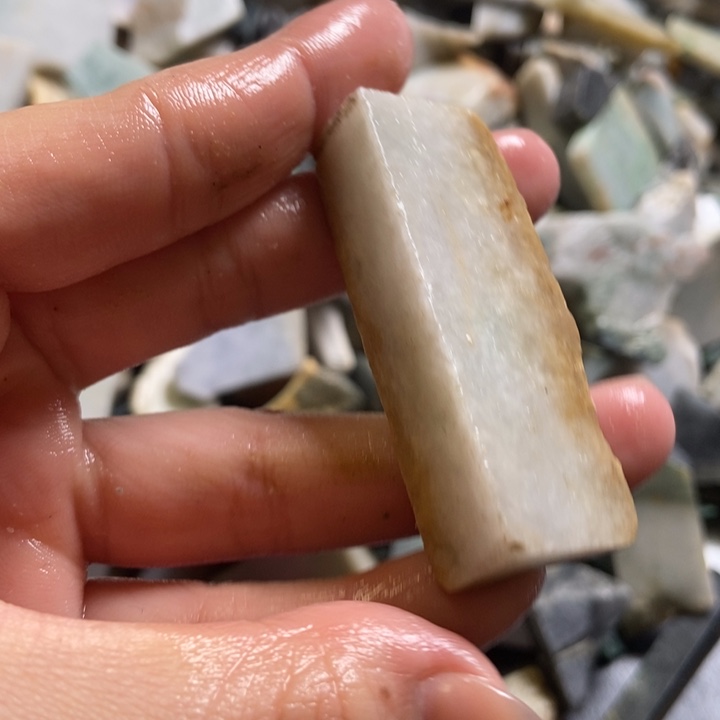 翡翠颈饰未镶嵌天然翡翠