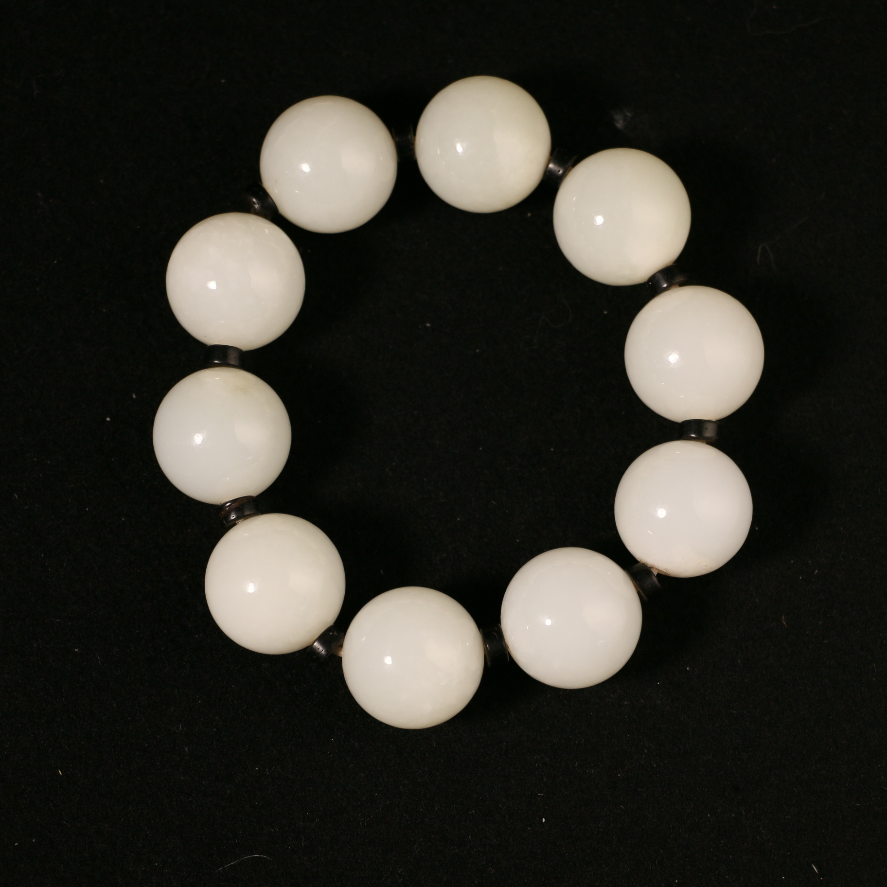 31G48   清   白玉圆雕圆珠手串