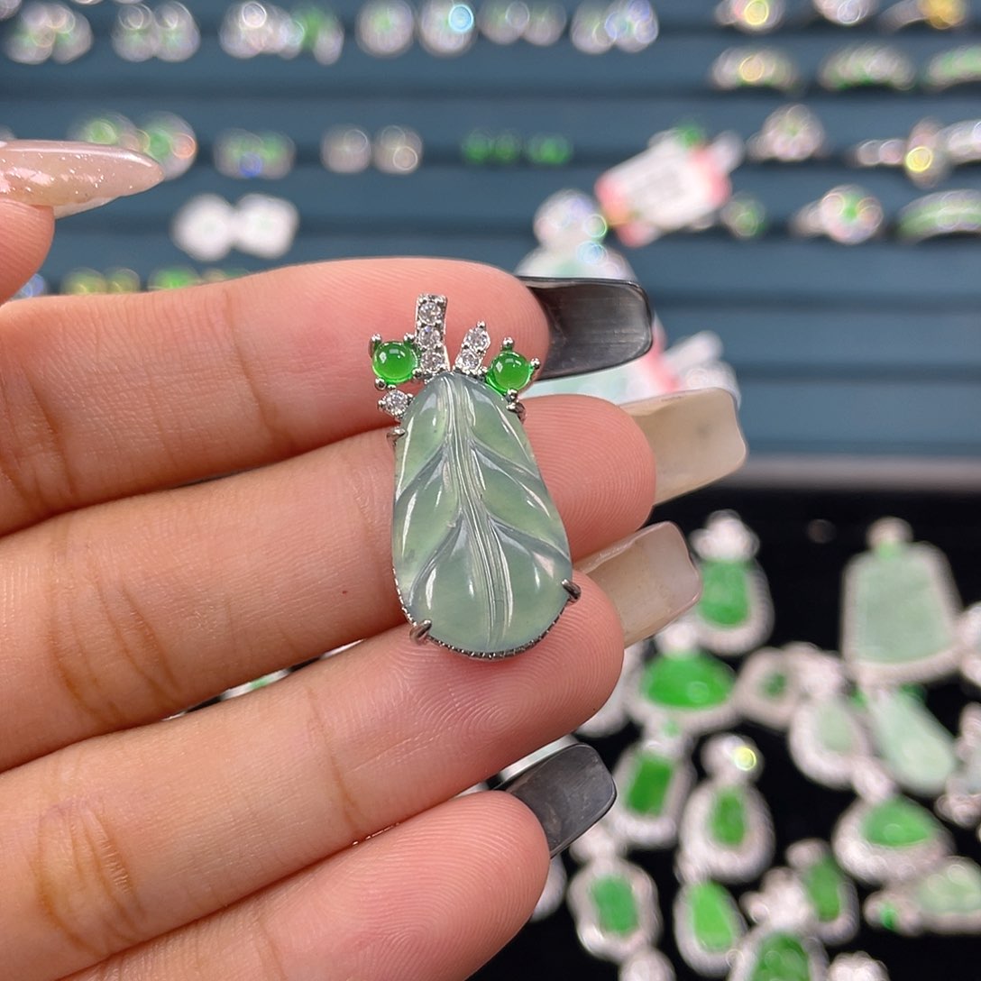 吊坠(不含链)未镶嵌翡翠