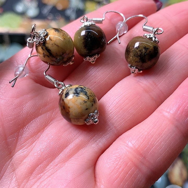 蛇纹石玉耳坠未镶嵌