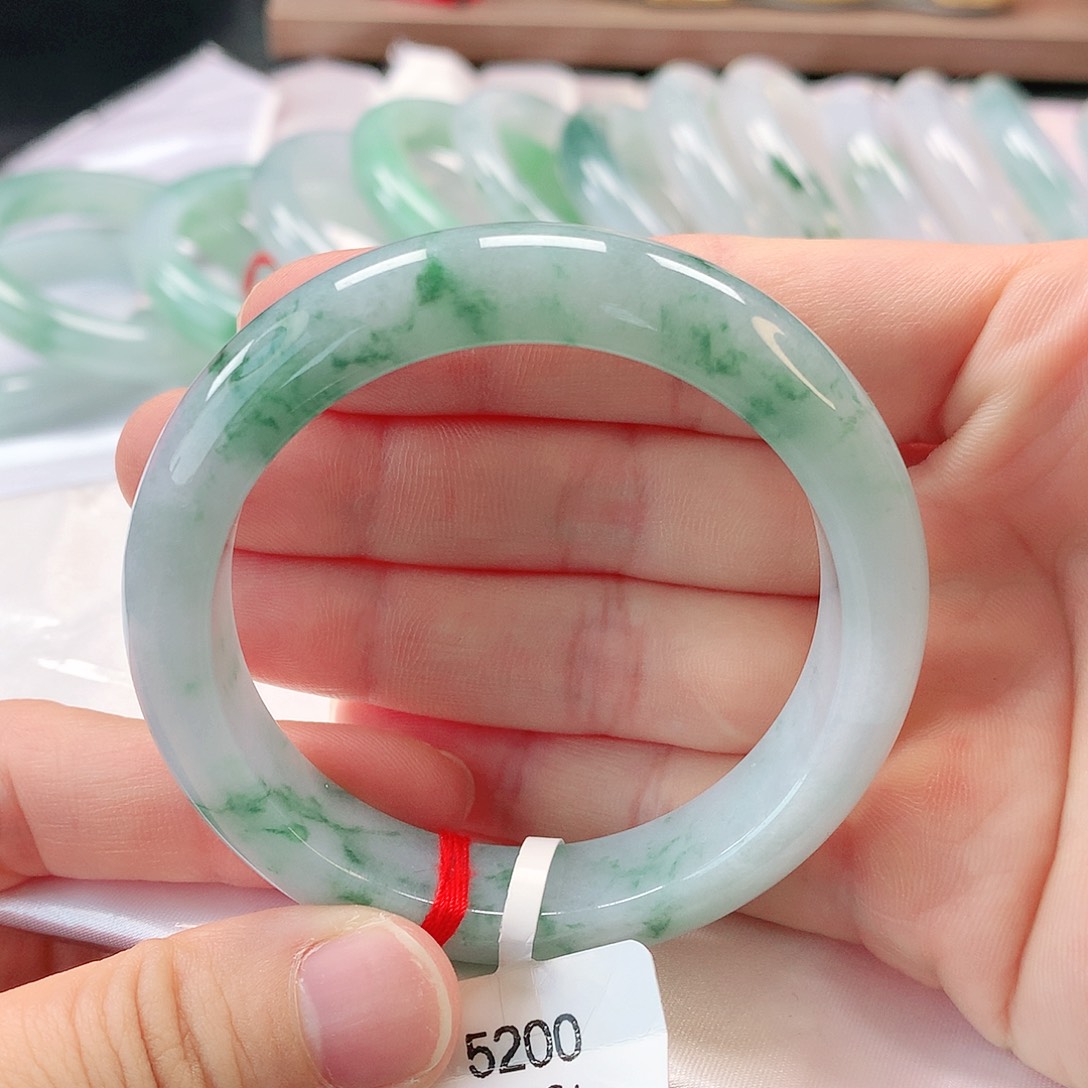 翡翠未镶嵌手镯缅甸A货翡翠手镯