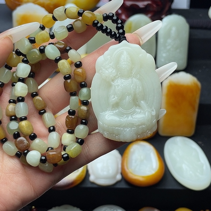 乐***呵和田玉未镶嵌颈饰