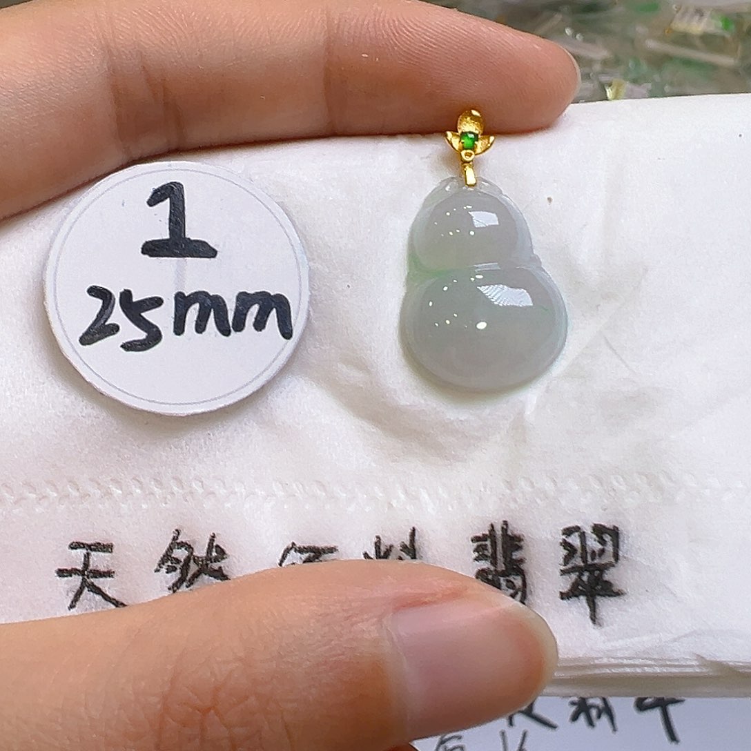 翡翠颈饰18K金镶嵌翡翠