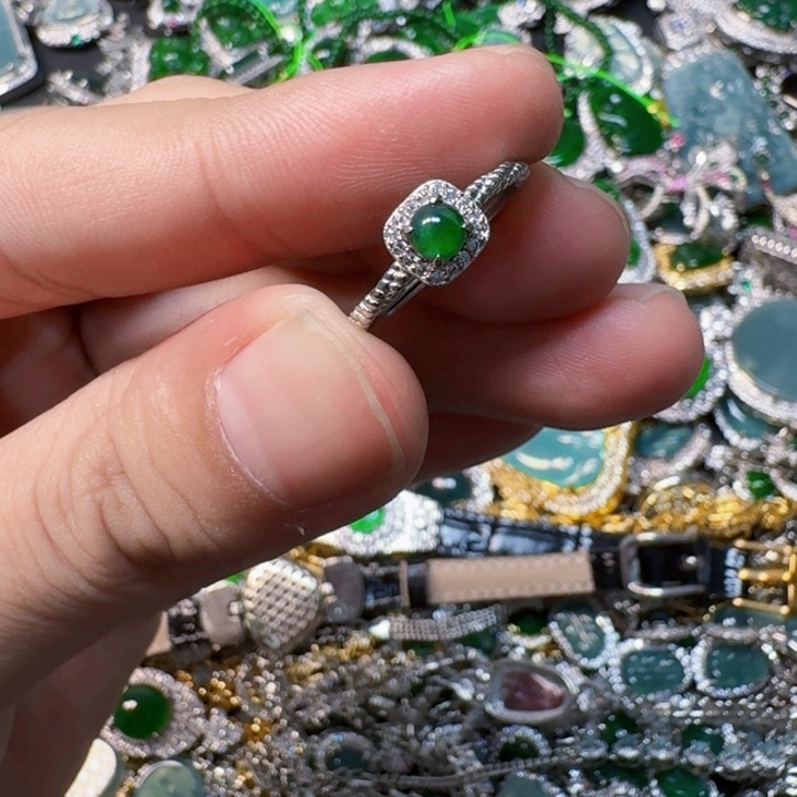 翡翠未镶嵌颈饰天然A货翡翠放漏