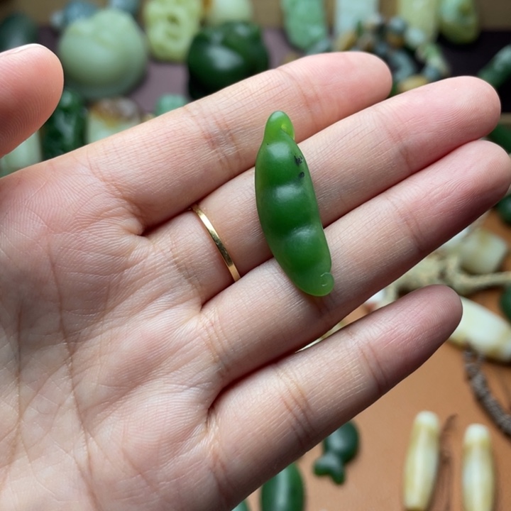 【闪购商品】和田玉未镶嵌颈饰枚*