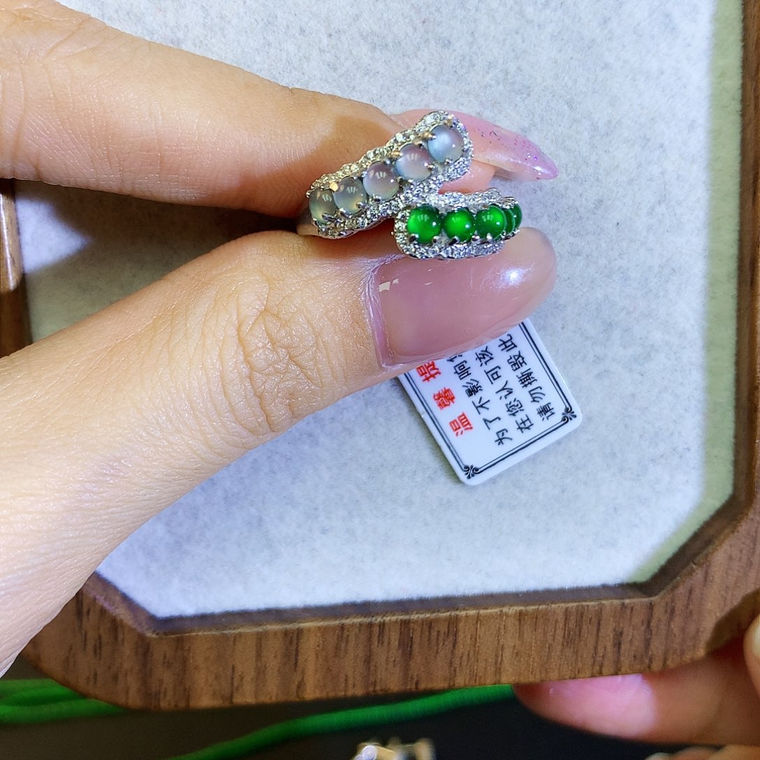 翡翠戒指银S925镶嵌天然翡翠戒指