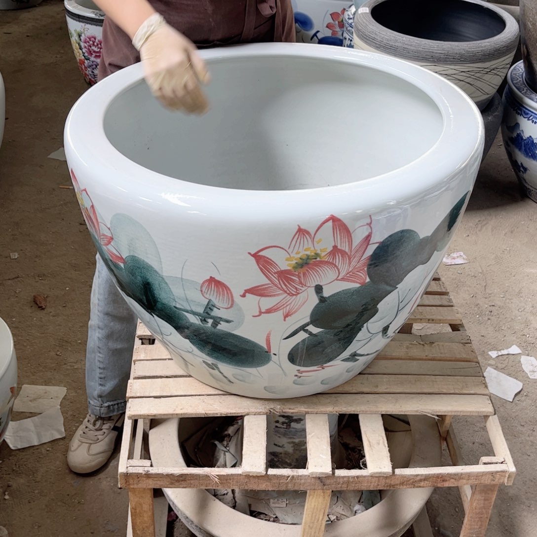 瓷片圆口红荷花60.8888888