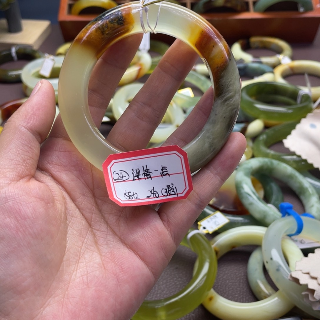 深***.蛇纹石玉未镶嵌手镯