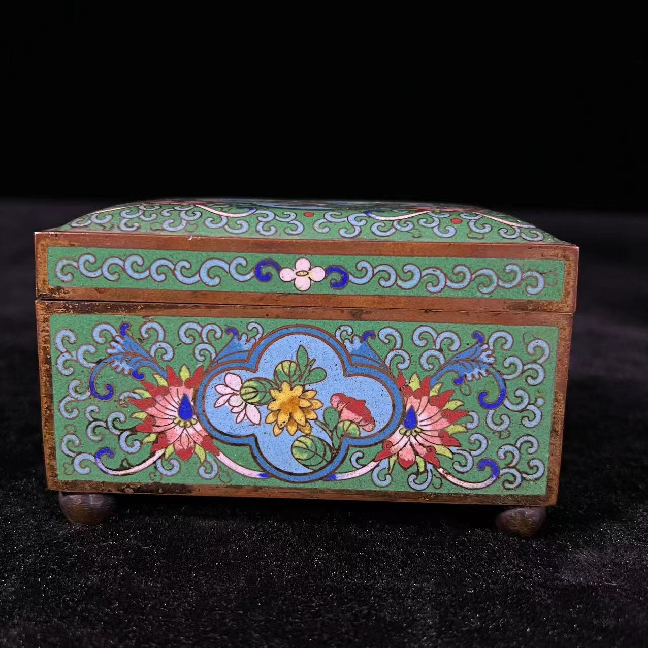 Lot11: 铜胎景泰蓝盒  L：11.6x8.3x7.5cm/527.4g
