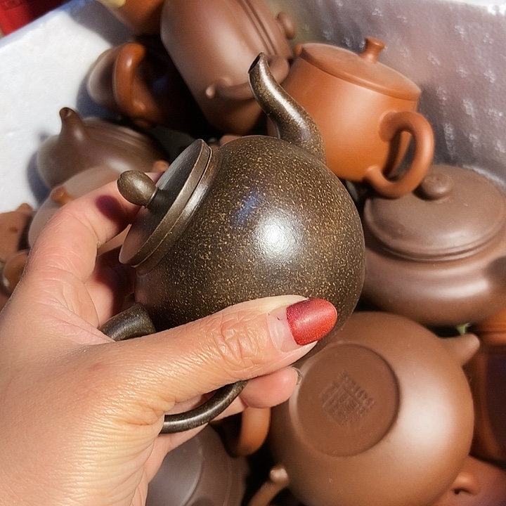 手工制作宜兴紫砂茶壶