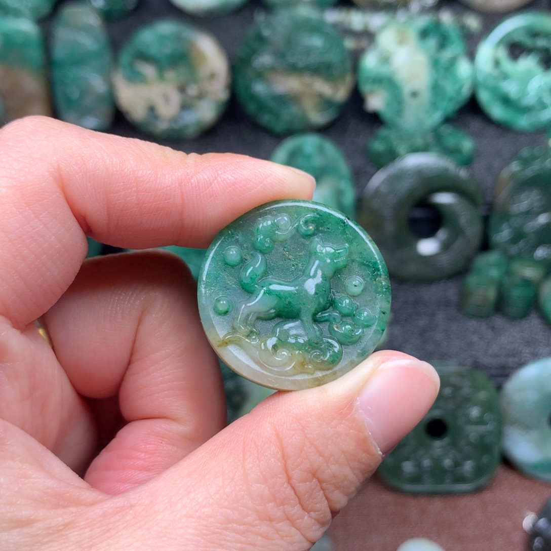 我***3独山玉未镶嵌颈饰