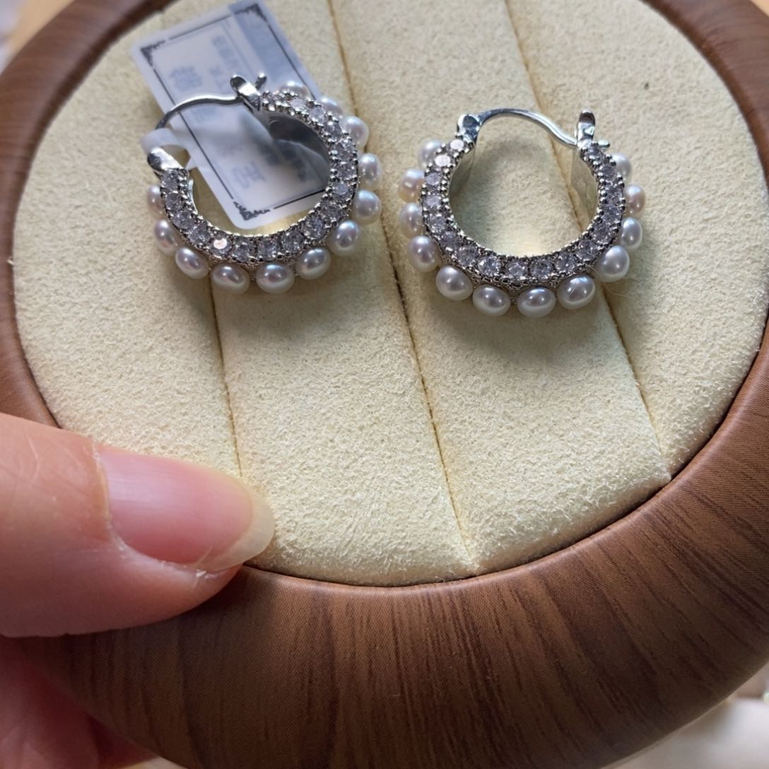 淡水珍珠耳饰未镶嵌