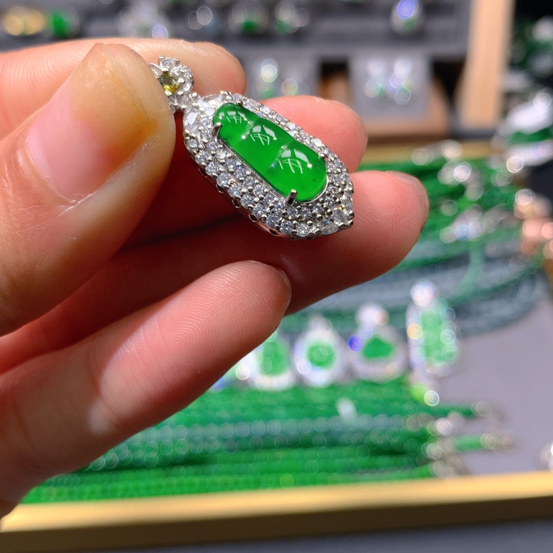 翡翠手链未镶嵌天然翡翠