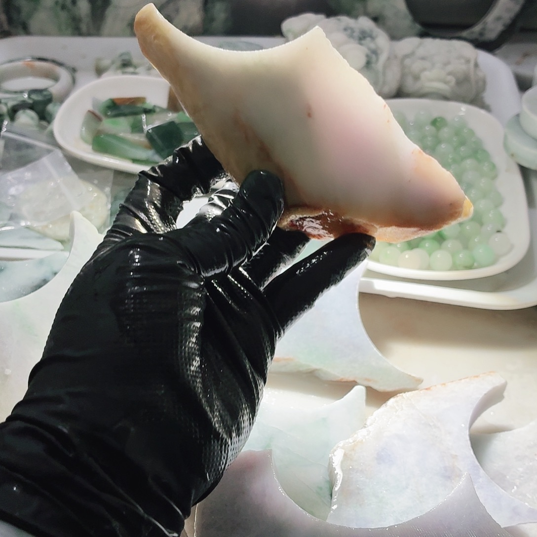 翡翠未镶嵌颈饰边角料