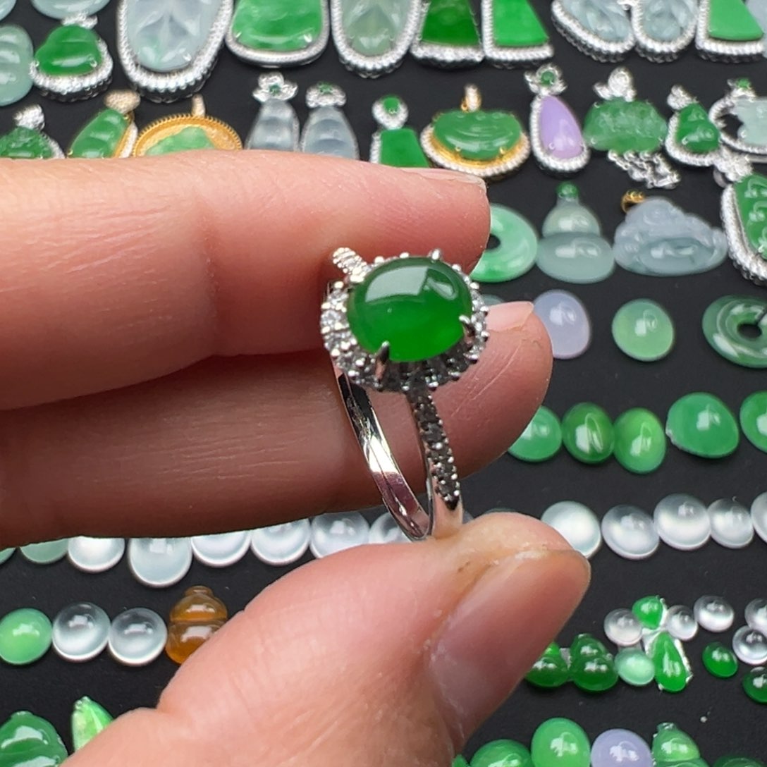 翡翠颈饰18K金镶嵌戒指